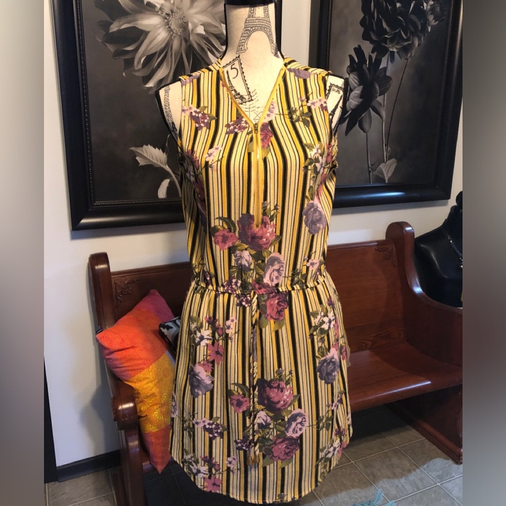 EUC Women’s Stella Tweed Zip Floral Dress